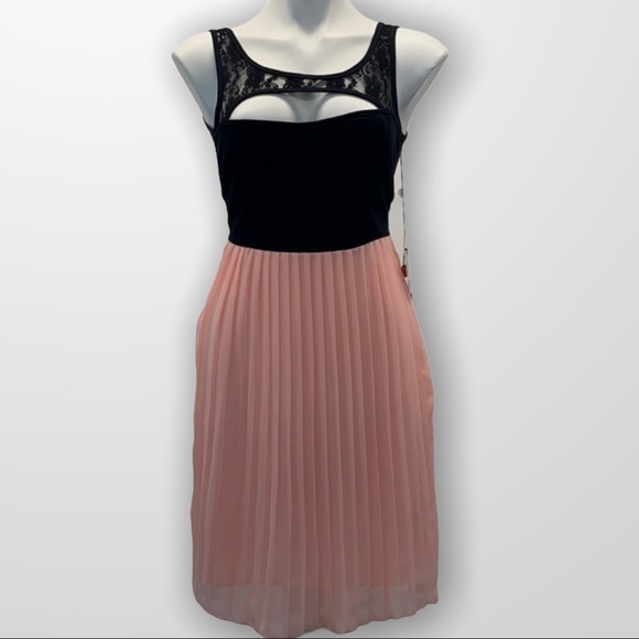 Dresses & Skirts - ARDENE Mini Dress Size Medium
